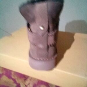 UGG Brown sued with black fur trim size 10.5 New in box